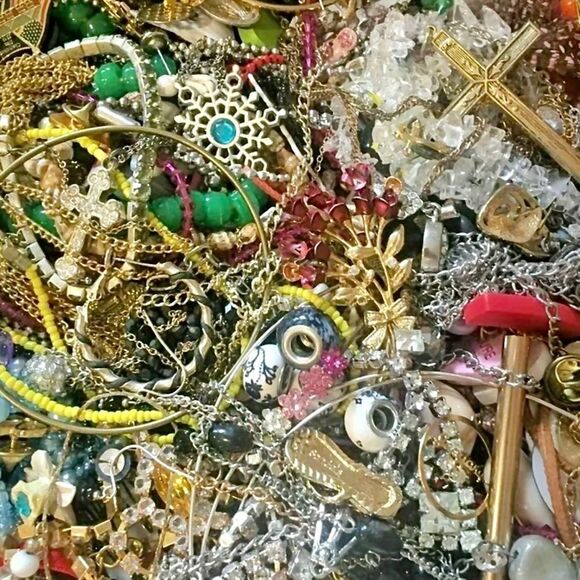 HUGE 4 LBS Vintage Now Jewelry Lot- MASSIVE Inventory PREMIUM MYSTERY BOX - Picture 12 of 14